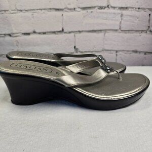 WOMENS ITALIAN SHOEMAKERS THONG WEDGE SANDAL SILVER SIZE 10  EUC